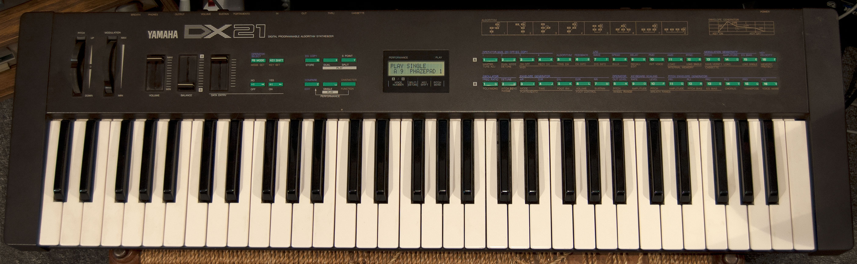 yamaha dx21 (1985) digital programmable algorithm synthesizer